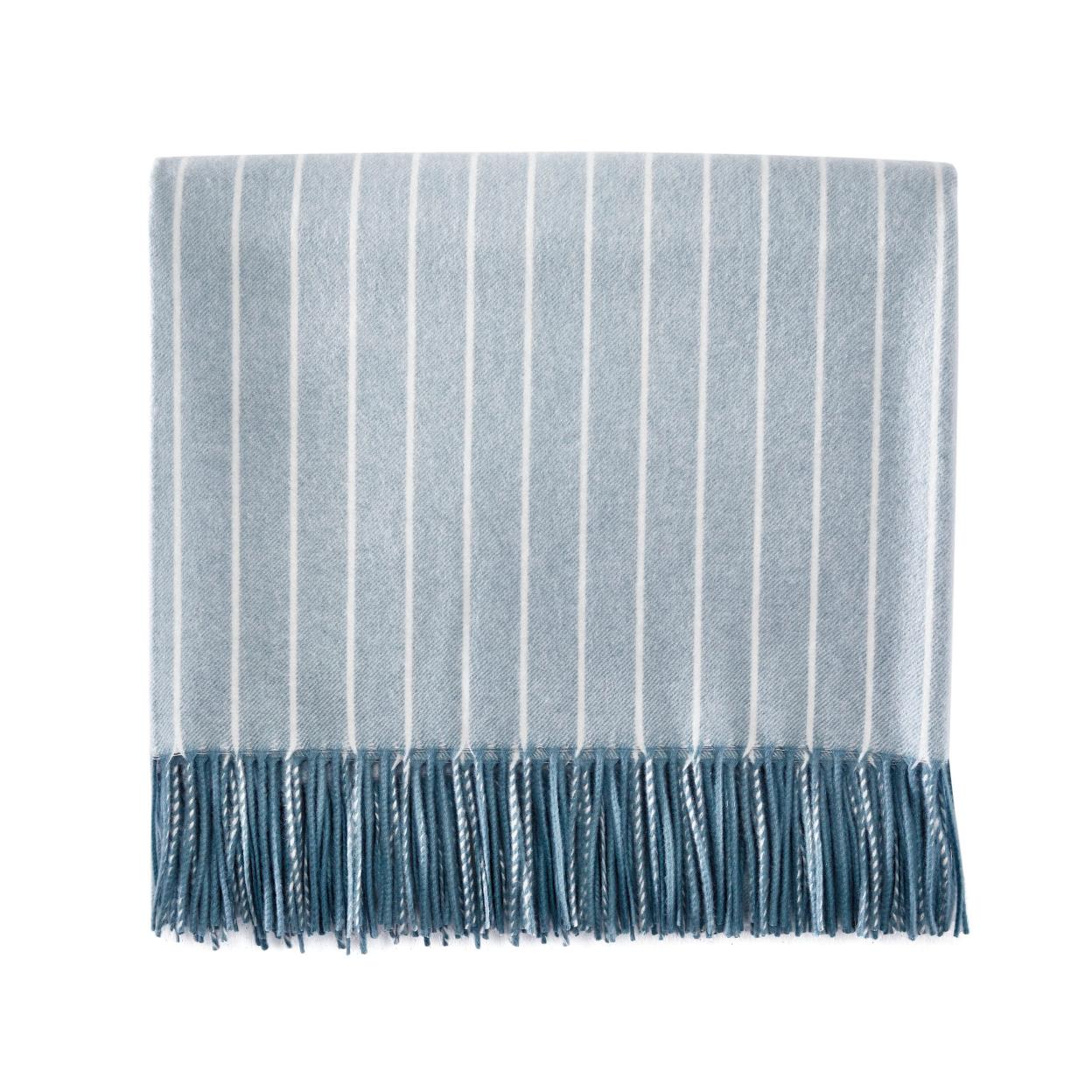 Плед GESSATO Malachite-Shaded White Loro Piana Interiors, стоимость 283 500 руб.  Фотография 1